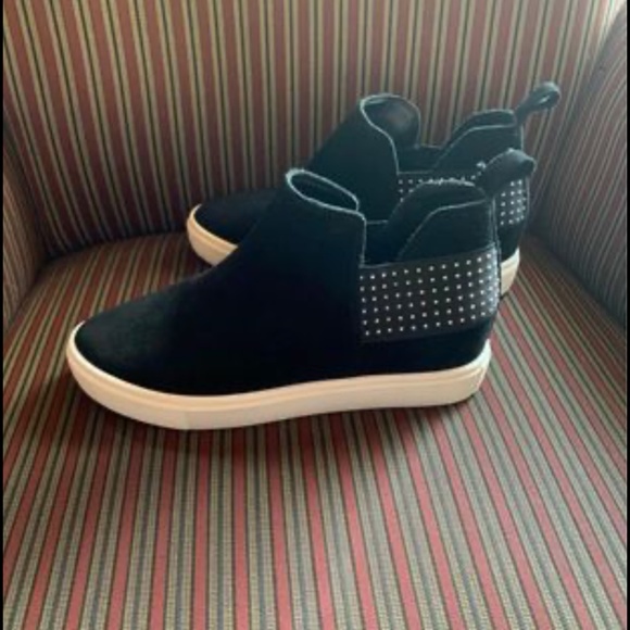 Steve Madden Sneakers - Picture 1 of 2